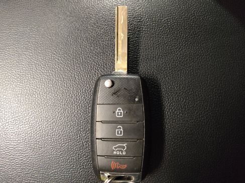 Used 2019 Kia Sorento FWD V6 image 32