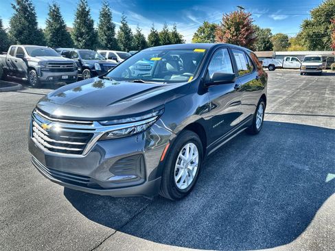 Used 2022 Chevrolet Equinox LS w/ LS Convenience Package image 4