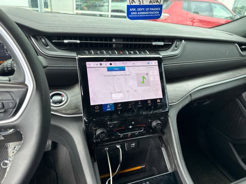 Used 2024 Jeep Grand Cherokee L Limited w/ Black Appearance Package RWD image 8