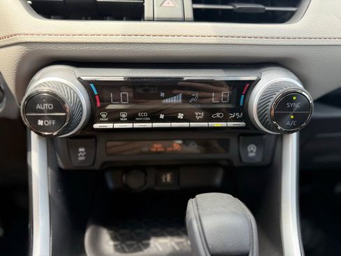 Used 2024 Toyota RAV4 XLE AWD/4WD image 16