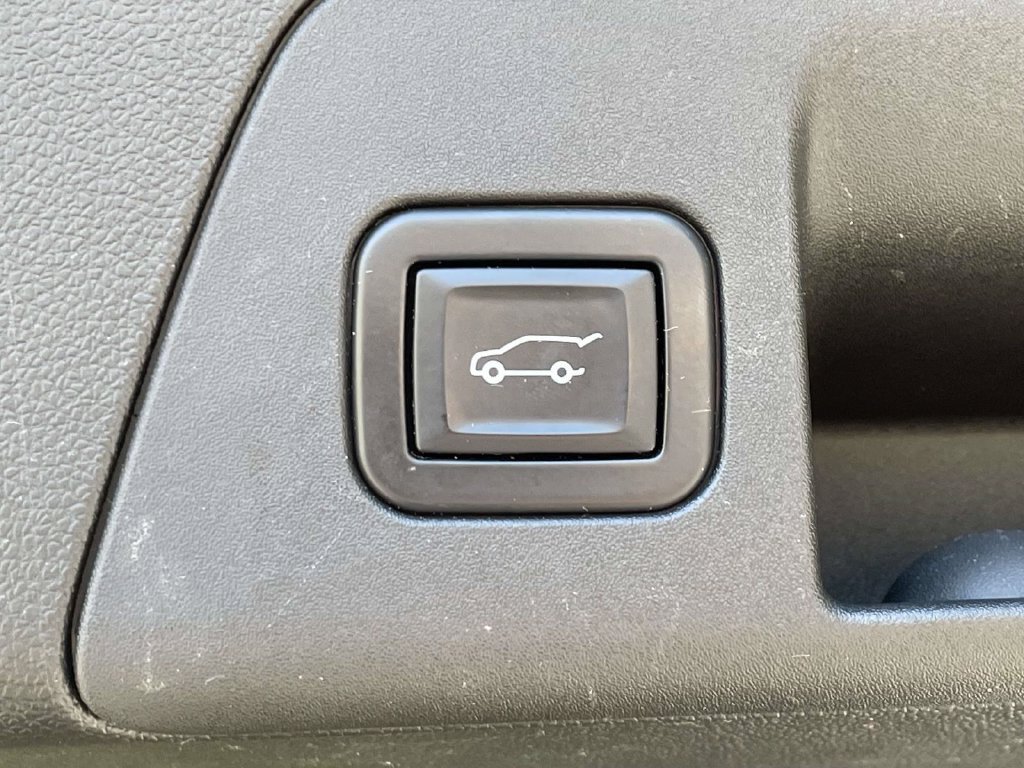Used 2022 Buick Envision Essence w/ Safety Package FWD image 9