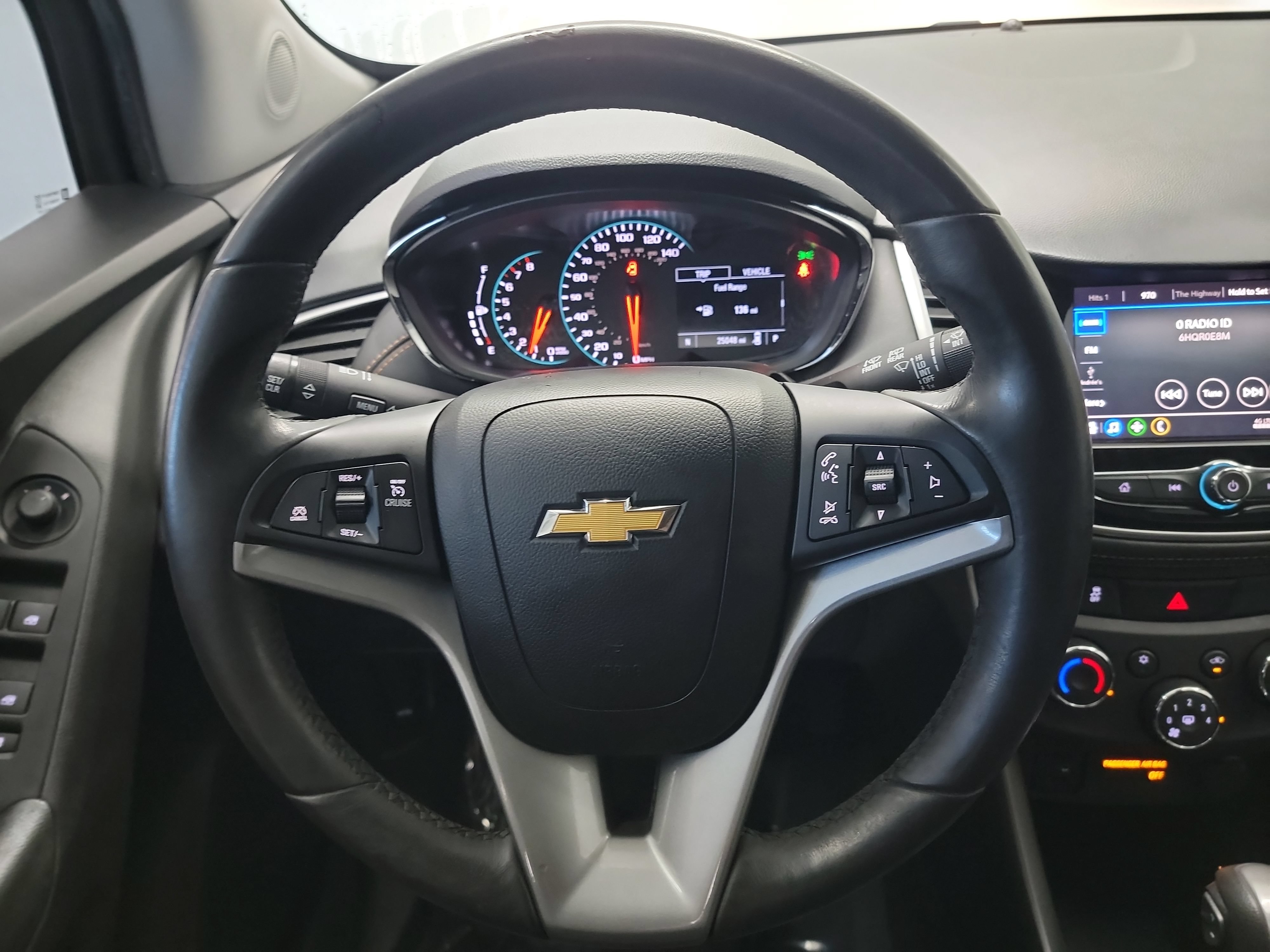 Used 2022 Chevrolet Trax LT w/ LT Convenience Package AWD/4WD image 17