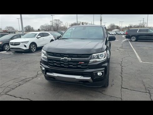 Certified 2022 Chevrolet Colorado Z71 w/ Z71 Midnight Edition image 3
