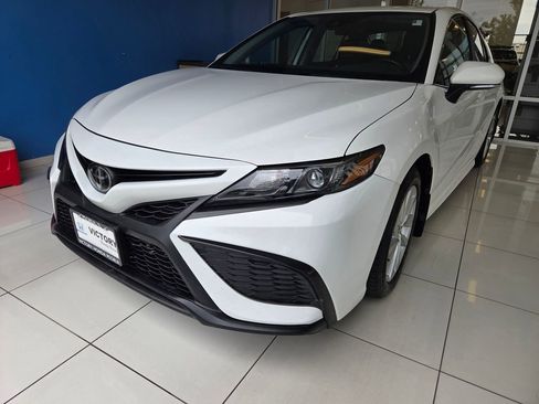 Used 2023 Toyota Camry SE FWD image 1