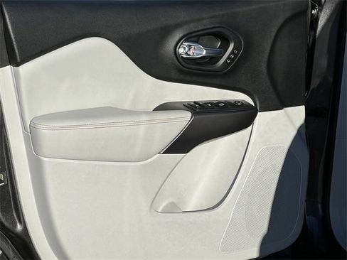 Certified 2020 Jeep Cherokee Limited image 17