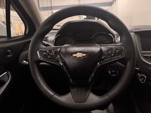 Used 2018 Chevrolet Cruze LT w/ Convenience Package image 18