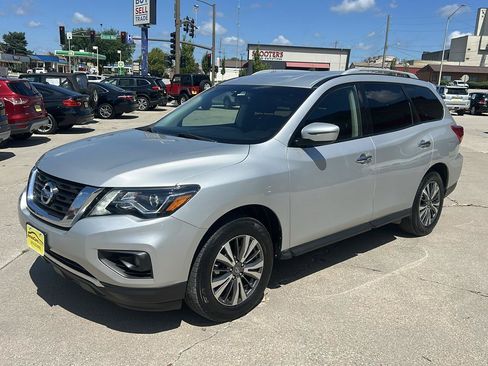 Used 2018 Nissan Pathfinder SV AWD/4WD image 7
