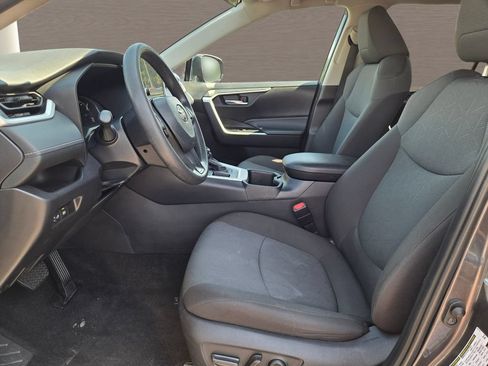 Used 2025 Toyota RAV4 XLE FWD image 22