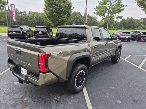 Used 2026 Toyota Tacoma TRD Off-Road AWD/4WD image 5