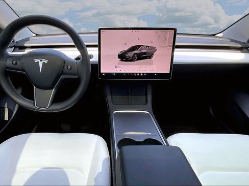 Used 2023 Tesla Model 3 Standard Range RWD image 7