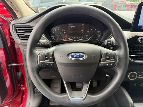 Used 2020 Ford Escape SE image 9