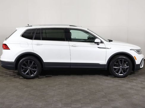 Used 2023 Volkswagen Tiguan SE w/ Panoramic Sunroof Package AWD/4WD image 19