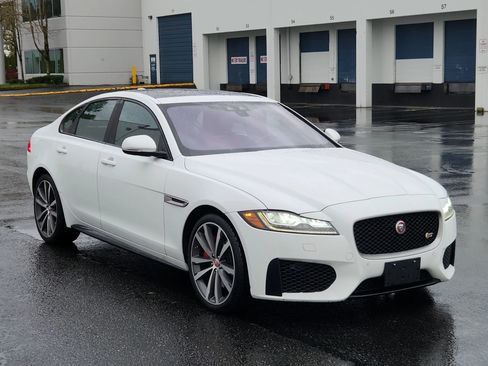 Used 2017 Jaguar XF S image 5