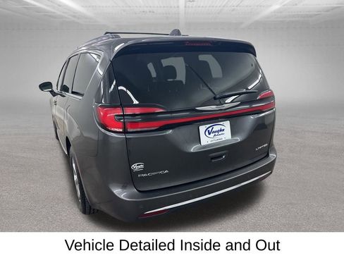 Used 2022 Chrysler Pacifica Limited FWD image 11