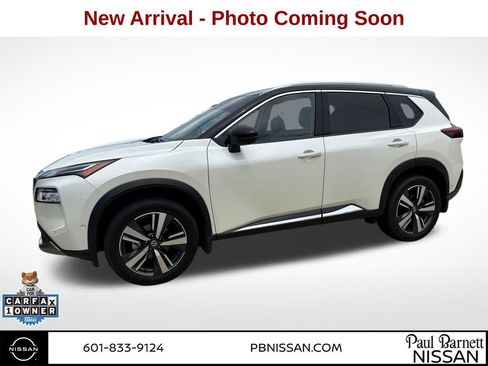 Used 2021 Nissan Rogue Platinum FWD image 1