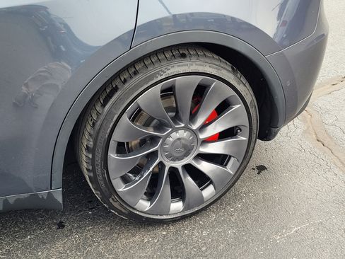 Used 2022 Tesla Model Y Performance image 10