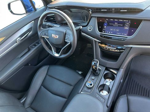 Used 2025 Cadillac XT6 Luxury image 11