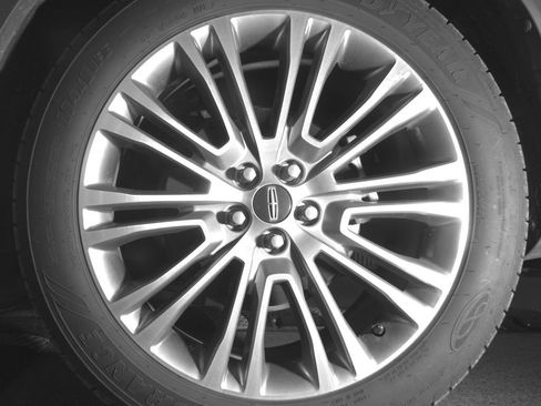 Used 2016 Lincoln MKX Reserve w/ Technology Package FWD image 13