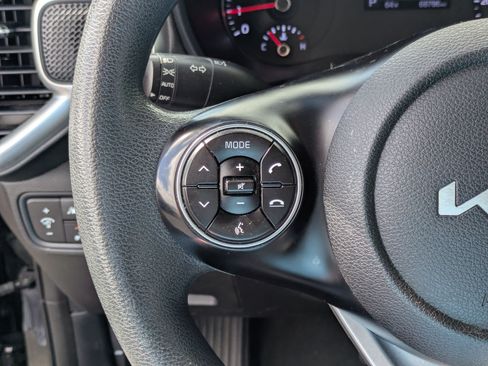 Used 2022 Kia Soul LX w/ Technology Package FWD image 16
