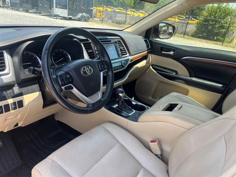 Used 2018 Toyota Highlander Limited AWD/4WD image 9