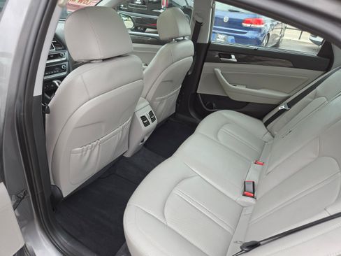 Used 2019 Hyundai Sonata Limited w/ Ultimate Package 02 FWD image 9