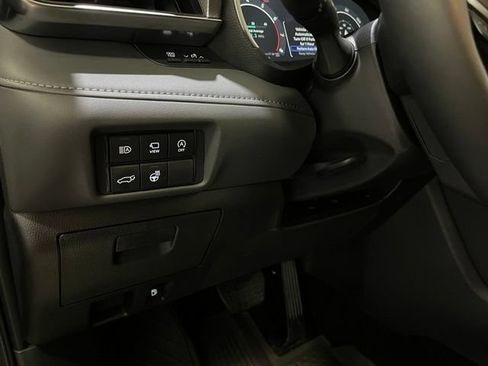 Certified 2025 Toyota Highlander Platinum AWD/4WD image 18