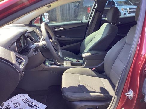Used 2017 Chevrolet Cruze LT w/ Convenience Package image 9