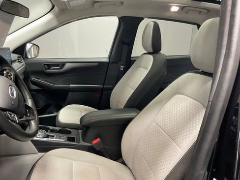 Used 2023 Ford Escape Active w/ Tech Pack #1 AWD/4WD image 16