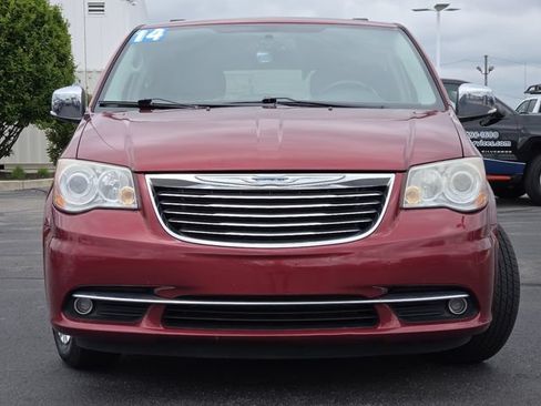 Used 2014 Chrysler Town & Country Limited w/ Luxury Group FWD image 19