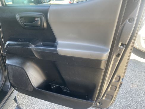 Used 2021 Toyota Tacoma SR AWD/4WD image 23