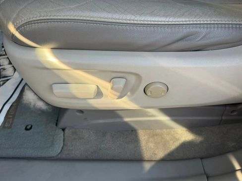 Used 2011 Toyota Sienna Limited w/ Premium Pkg FWD image 18
