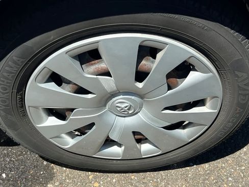 Used 2015 Toyota Yaris L FWD image 22