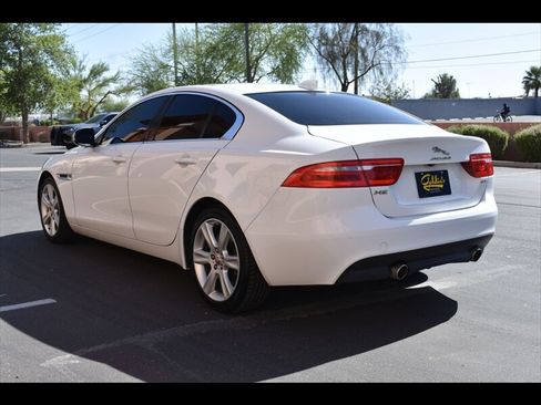 Used 2019 Jaguar XE Premium RWD image 6