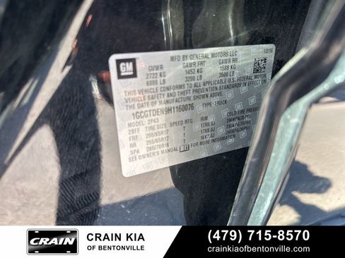 Used 2017 Chevrolet Colorado Z71 w/ Z71 Midnight Edition image 24