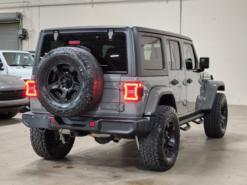 Used 2018 Jeep Wrangler Unlimited Sahara image 8