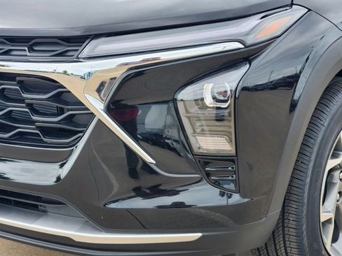 New 2026 Chevrolet Trax LT w/ Driver Confidence Package FWD image 7
