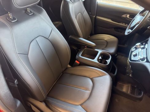 New 2026 Chrysler Pacifica Select image 60