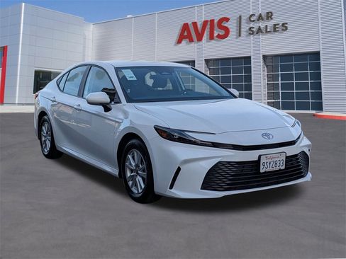 Used 2025 Toyota Camry LE image 3