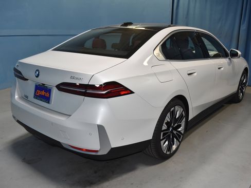 New 2026 BMW 530i xDrive w/ Executive Package image 19