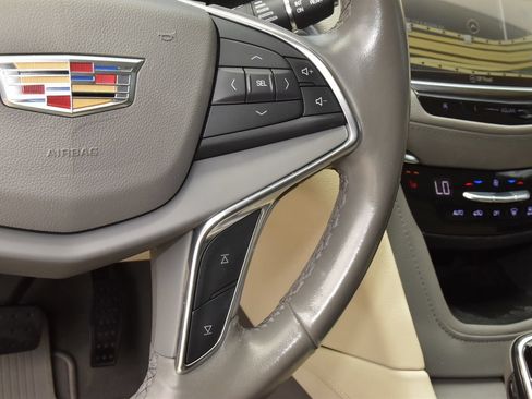 Used 2019 Cadillac XT5 Luxury FWD image 24