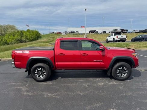 Used 2017 Toyota Tacoma TRD Off-Road w/ Tow Package (A/T) AWD/4WD image 2