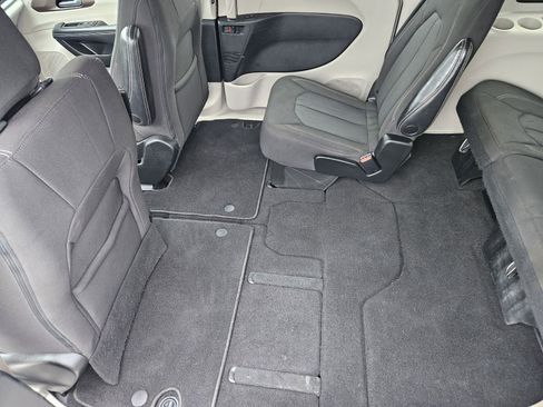 Used 2022 Chrysler Voyager LX FWD image 30