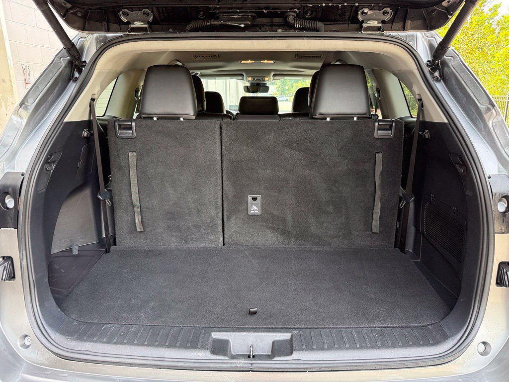 Used 2025 Toyota Highlander XLE AWD/4WD image 35