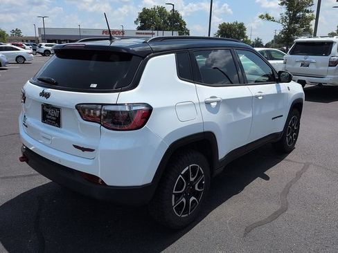 Used 2025 Jeep Compass Trailhawk AWD/4WD image 7