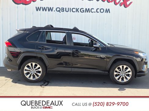 Used 2021 Toyota RAV4 XLE Premium w/ Carpet Mat Package (TMS) FWD image 8