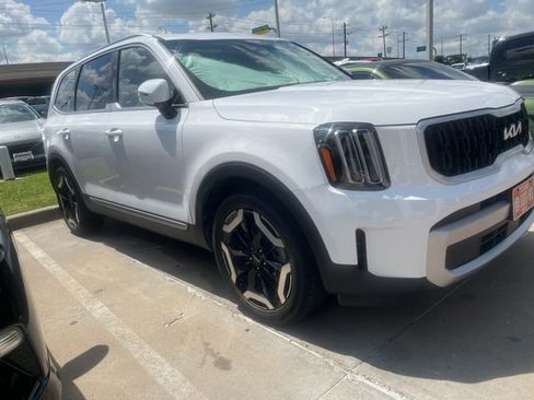 Used 2024 Kia Telluride EX FWD image 3