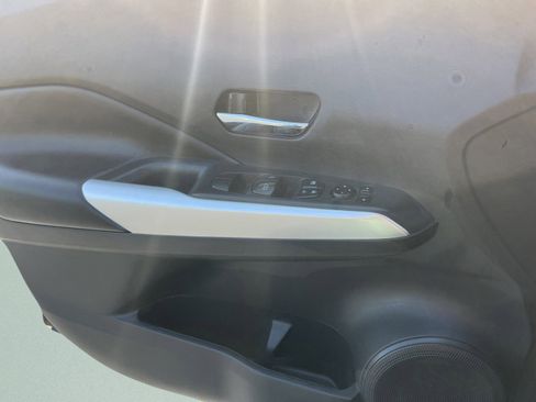 Used 2018 Nissan Kicks SR w/ Premium Package image 16