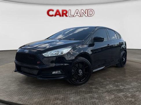 Used 2017 Ford Focus ST w/ Equipment Group 401A FWD image 10