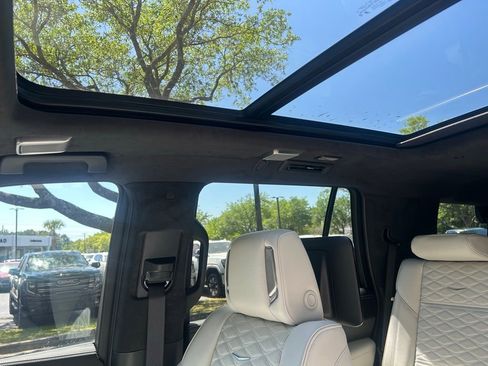 Certified 2025 Cadillac Escalade Premium Luxury Platinum w/ LPO, Radiant Package image 12