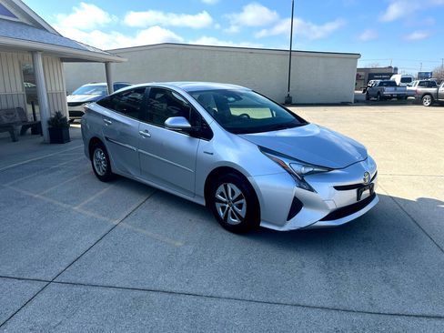 Used 2017 Toyota Prius Two image 3
